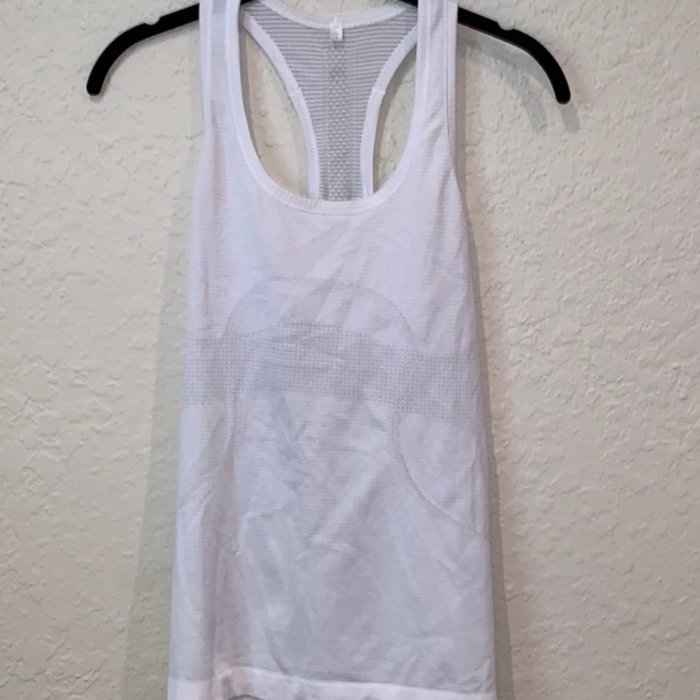 BUNDLE OF 4 LULULEMON TANKS!!!!!! - Picture 3 of 4